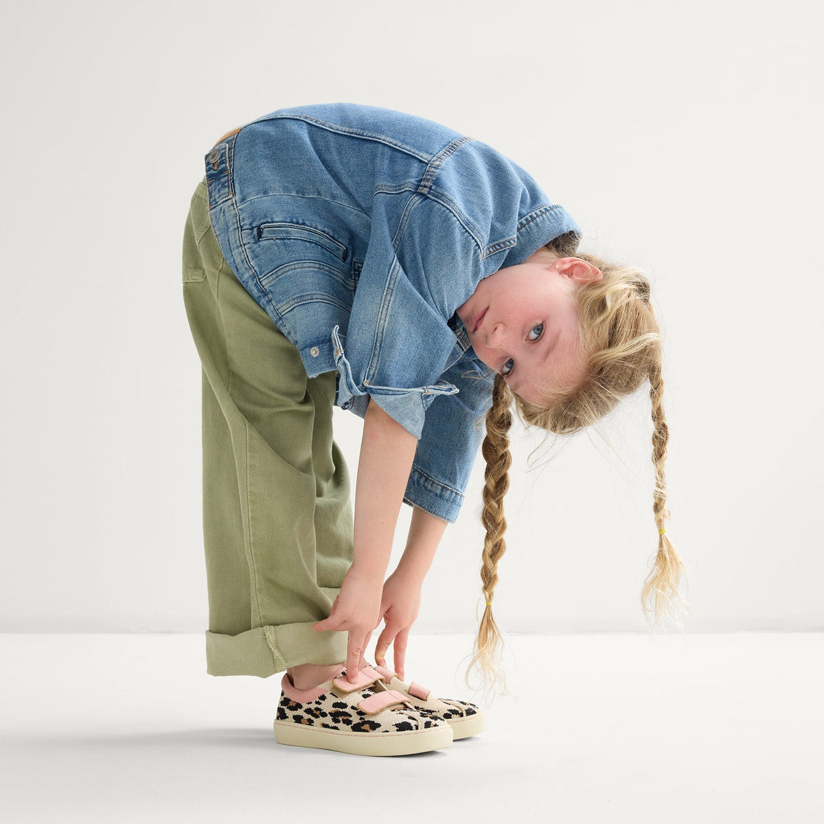 model | Alternate image of a girl modeling The Kids Strap Sneaker in Cat Blush.