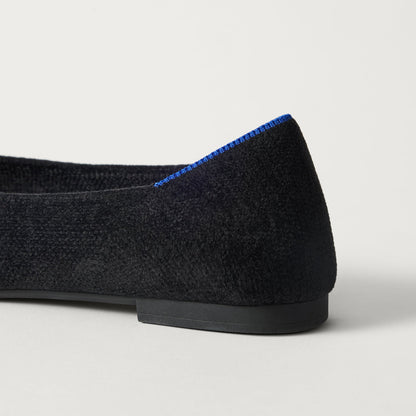 Close up of the heel of The Point III in ReVelvet Black, with Rothy's signature blue halo.