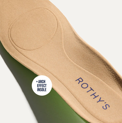 Close up of the Arch Effect Insole on The Daily Flat in Black.